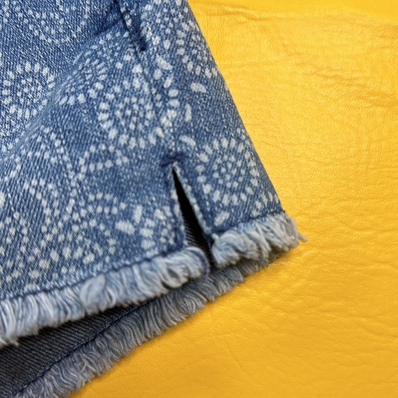 Aeropostale Shorty Size 5/6 Side Slit Denim Stenciled Cutoffs - Picture 12 of 13